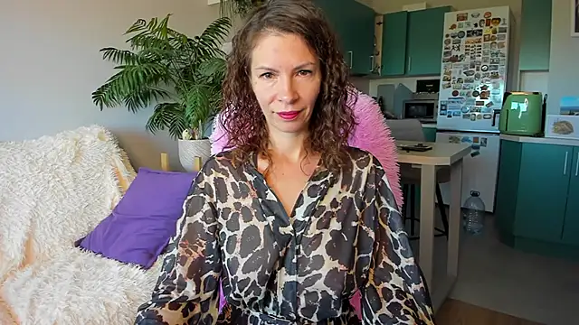 Snapshot of ChristinaGlory chatting on 10.08.25 ChristinaGlory online show from 10.08.25