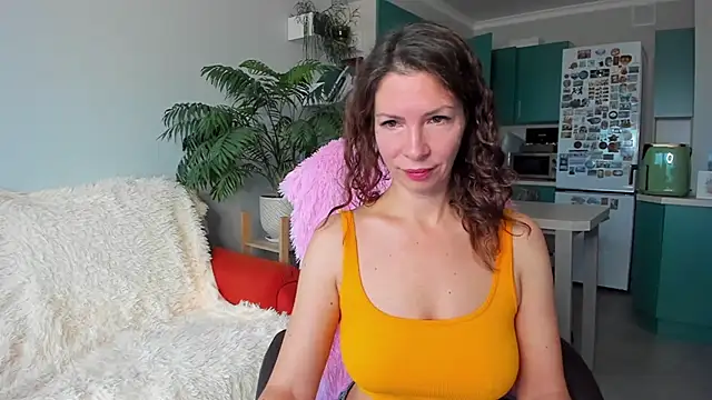 Snapshot of ChristinaGlory chatting on 10.24.25 ChristinaGlory online show from 10.24.25