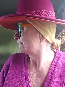 MucMilf59 online show from 11.25.25