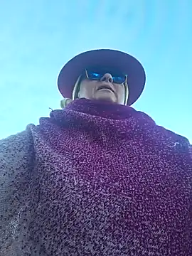 MucMilf59 online show from 11.28.25