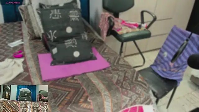 Snapshot of khloeHermaprodit3 chatting on 02.23.25 khloeHermaprodit3 online show from 02.23.25