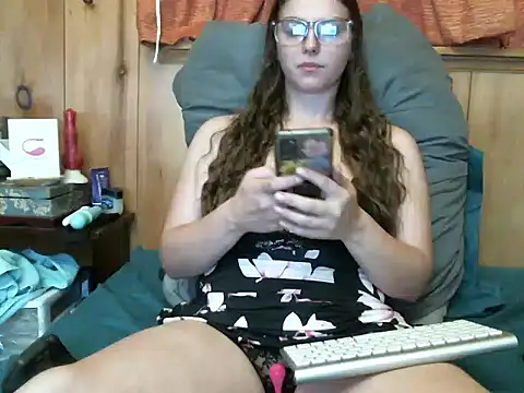 Snapshot of katie_kitten38 chatting on 09.09.25 katie kitten38 online show from 09.09.25