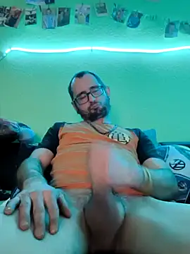 Snapshot of Steveschaw chatting on 02.04.25 Steveschaw online show from 02.04.25