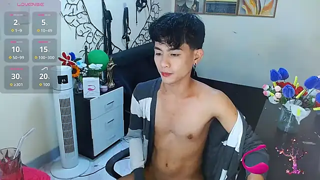 Snapshot of WildestTwink chatting on 10.25.25 WildestTwink online show from 10.25.25