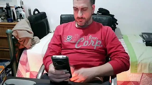 Snapshot of Italian_dark_desire chatting on 02.18.26 Italian dark desire online show from 02.18.26