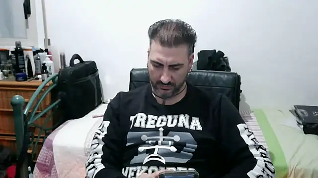 Snapshot of Italian_dark_desire chatting on 02.21.26 Italian dark desire online show from 02.21.26