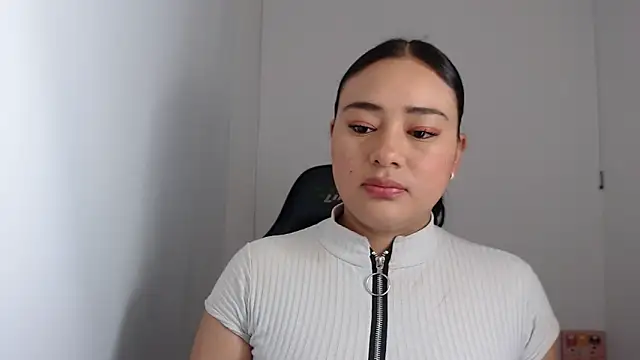 Snapshot of ReyleDoll chatting on 12.06.24 ReyleDoll online show from 12.06.24