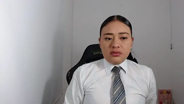 Snapshot of ReyleDoll chatting on 12.15.24 ReyleDoll online show from 12.15.24