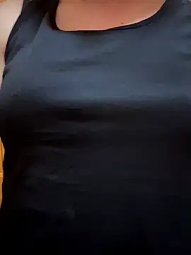 Snapshot of Chic_desire chatting on 02.22.26 Chic desire online show from 02.22.26