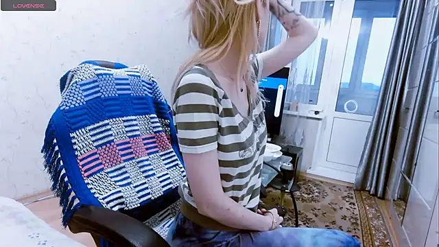 YogisticJuli666 online show from 01.10.25