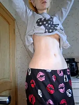 YogisticJuli666 online show from 02.25.25