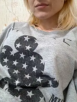 YogisticJuli666 online show from 03.04.25