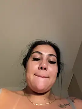 adrianalobo online show from 12.04.25