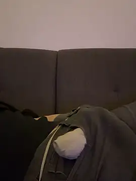 Snapshot of LionBoy1976 chatting on 11.02.25 LionBoy1976 online show from 11.02.25