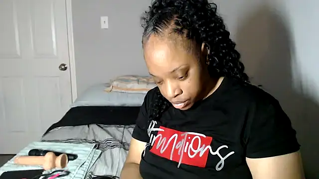 Sexymona1218 online show from 11.25.25