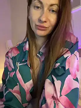 Luna Hoty online show from 03.15.25