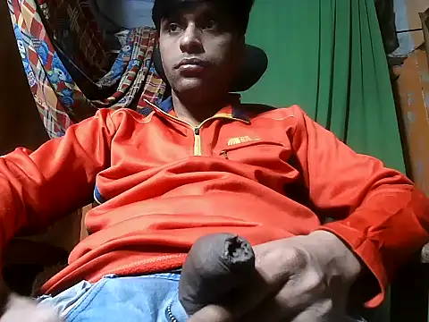 Snapshot of desiboy1101 chatting on 12.02.24 desiboy1101 online show from 12.02.24