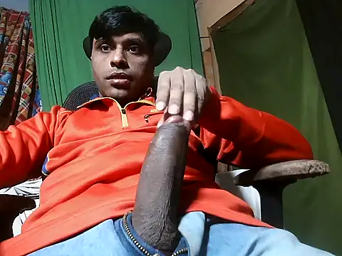 Snapshot of desiboy1101 chatting on 12.14.24 desiboy1101 online show from 12.14.24