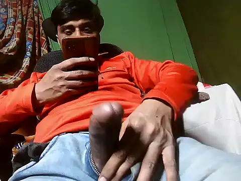 Snapshot of desiboy1101 chatting on 12.19.24 desiboy1101 online show from 12.19.24