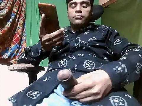 Snapshot of desiboy1101 chatting on 12.21.24 desiboy1101 online show from 12.21.24