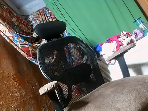 Snapshot of desiboy1101 chatting on 02.17.25 desiboy1101 online show from 02.17.25