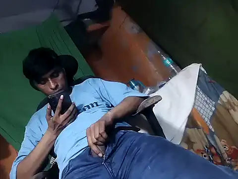 Snapshot of desiboy1101 chatting on 10.31.25 desiboy1101 online show from 10.31.25