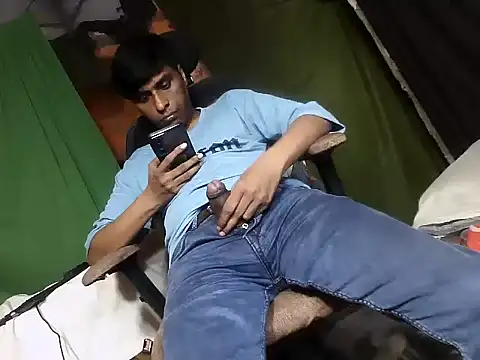 Snapshot of desiboy1101 chatting on 11.02.25 desiboy1101 online show from 11.02.25