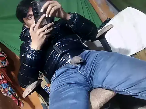 Snapshot of desiboy1101 chatting on 11.22.25 desiboy1101 online show from 11.22.25