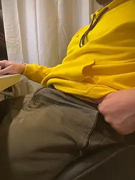 Snapshot of mikebonge chatting on 10.31.25 mikebonge online show from 10.31.25