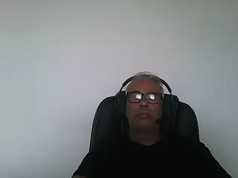 Snapshot of MorenoBrazil69 chatting on 10.24.25 MorenoBrazil69 online show from 10.24.25