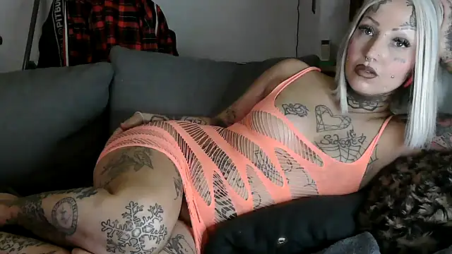 Snapshot of RoxxyInk chatting on 02.22.26 RoxxyInk online show from 02.22.26