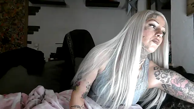 Snapshot of RoxxyInk chatting on 03.17.26 RoxxyInk online show from 03.17.26