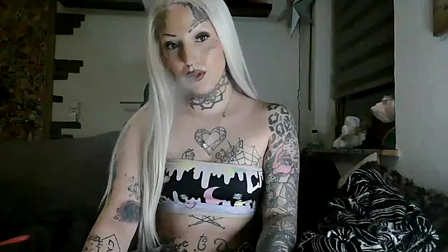 Snapshot of RoxxyInk chatting on 04.05.26 RoxxyInk online show from 04.05.26
