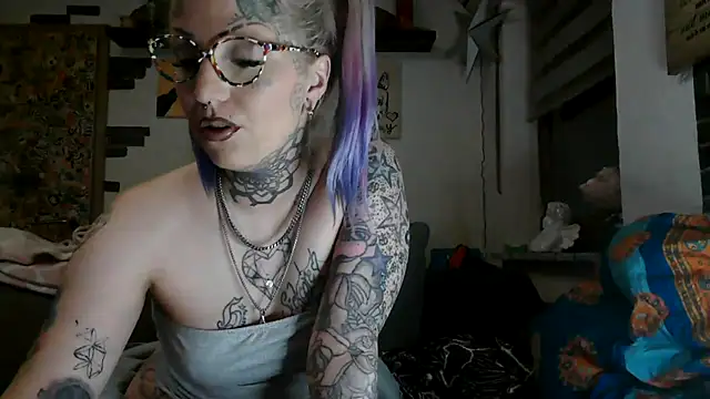 Snapshot of RoxxyInk chatting on 05.25.26 RoxxyInk online show from 05.25.26