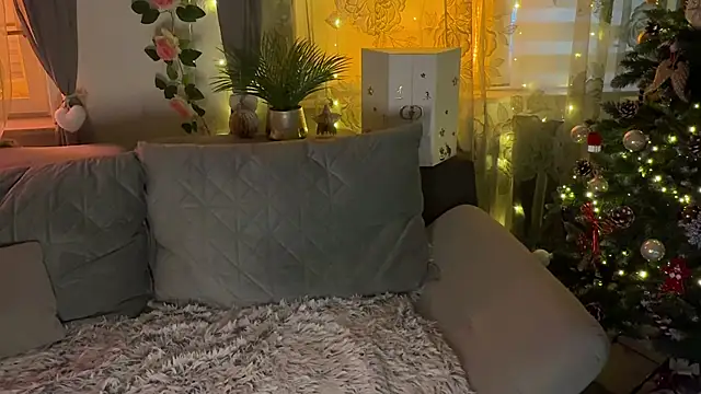 Monageil online show from 12.17.25