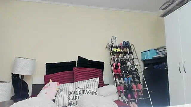 juliahayessxx online show from 02.10.25