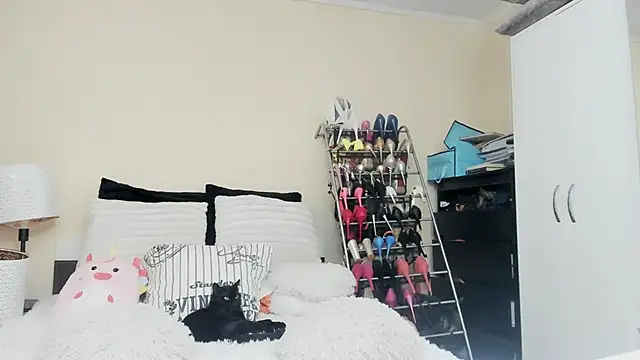 juliahayessxx online show from 02.23.25