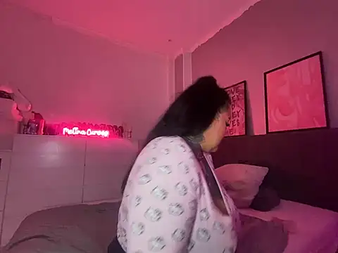  MelinaCurves  online show from 02.04.25