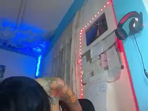 Snapshot of ERIKA-THEDOLL chatting on 12.21.24 ERIKA-THEDOLL online show from 12.21.24