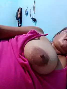 Snapshot of sexylizzy4u chatting on 04.02.26 sexylizzy4u online show from 04.02.26