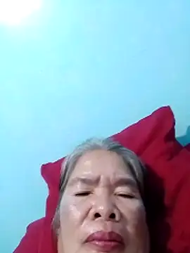 Snapshot of sexylizzy4u chatting on 04.15.26 sexylizzy4u online show from 04.15.26