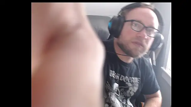 Snapshot of dragonhammer42 chatting on 09.18.25 dragonhammer42 online show from 09.18.25