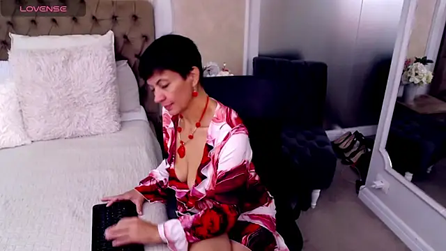Snapshot of BustyPenellope chatting on 10.06.25 BustyPenellope online show from 10.06.25