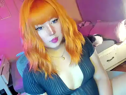 Snapshot of HOTnWILDalice chatting on 12.16.25 HOTnWILDalice online show from 12.16.25