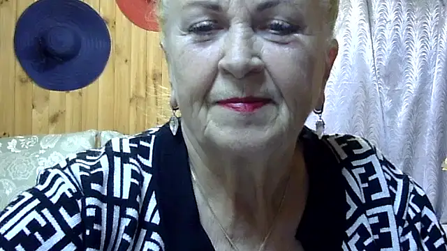 Emma52610 online show from 10.13.25