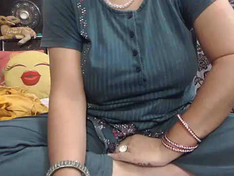Snapshot of prettyindiandoll chatting on 10.15.25 prettyindiandoll online show from 10.15.25