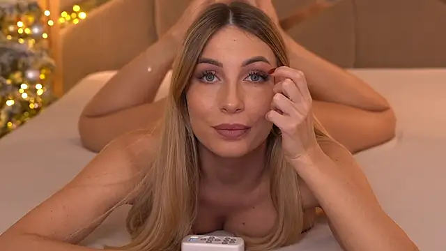 Snapshot of juice-pussy chatting on 12.21.24 juice-pussy online show from 12.21.24