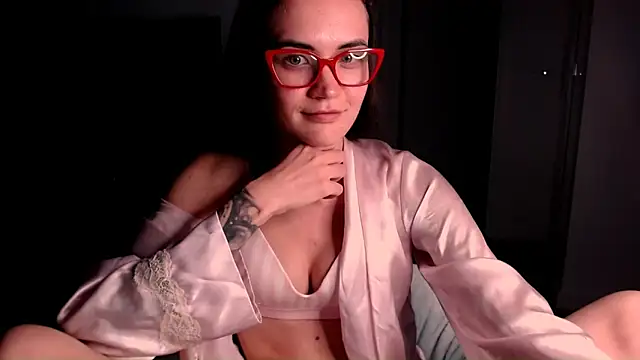 Snapshot of EvelynGG chatting on 11.07.25 EvelynGG online show from 11.07.25