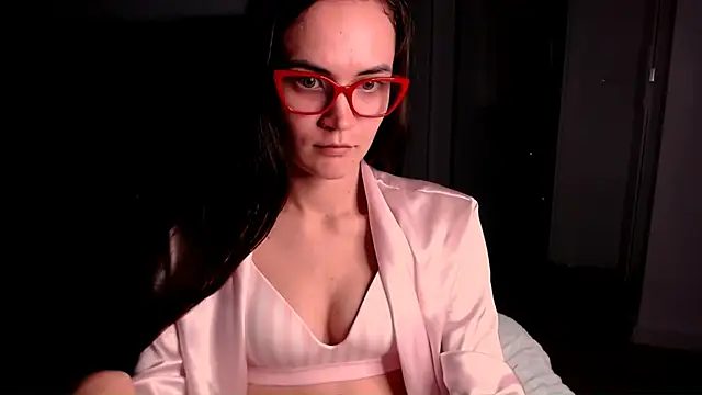 Snapshot of EvelynGG chatting on 11.08.25 EvelynGG online show from 11.08.25