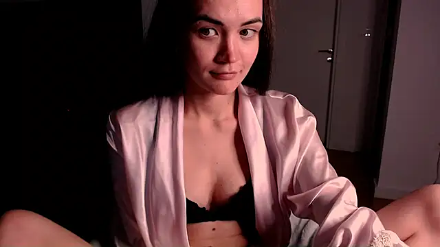 Snapshot of EvelynGG chatting on 11.13.25 EvelynGG online show from 11.13.25